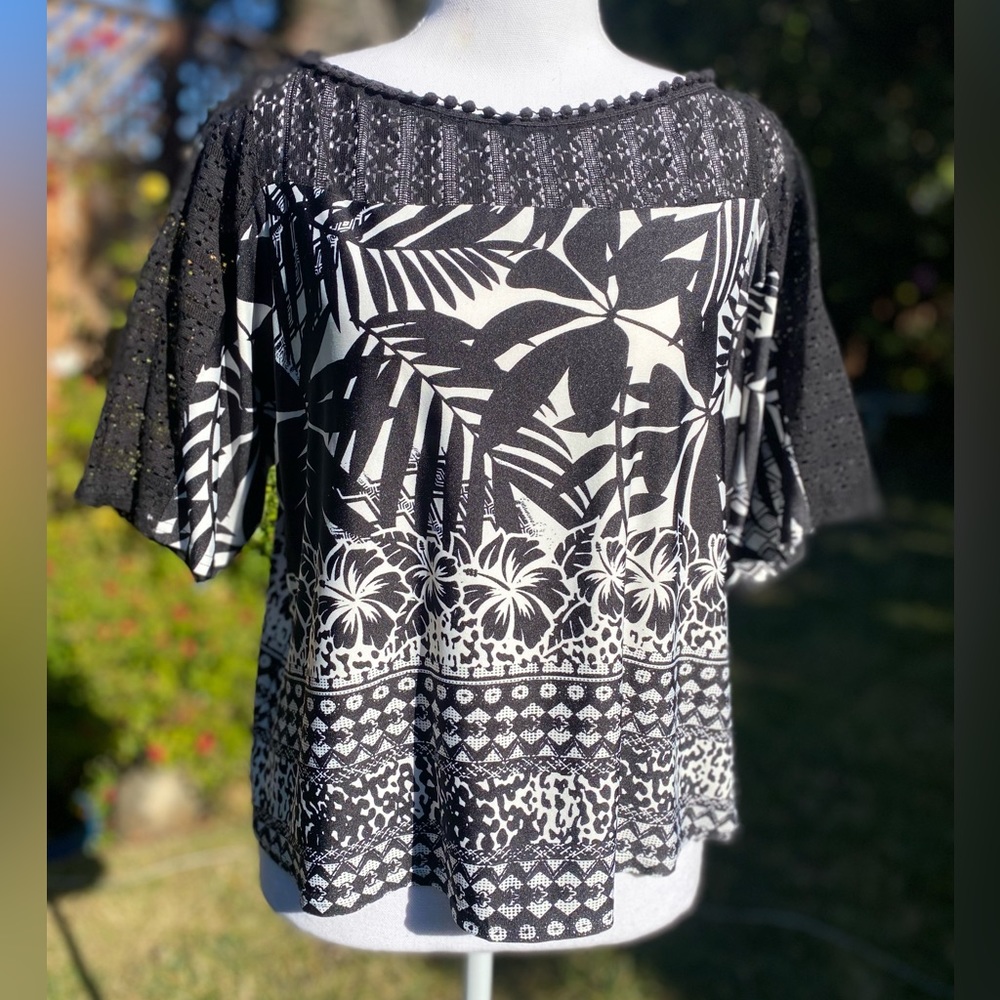 Black and White Short Sleeve Blouse